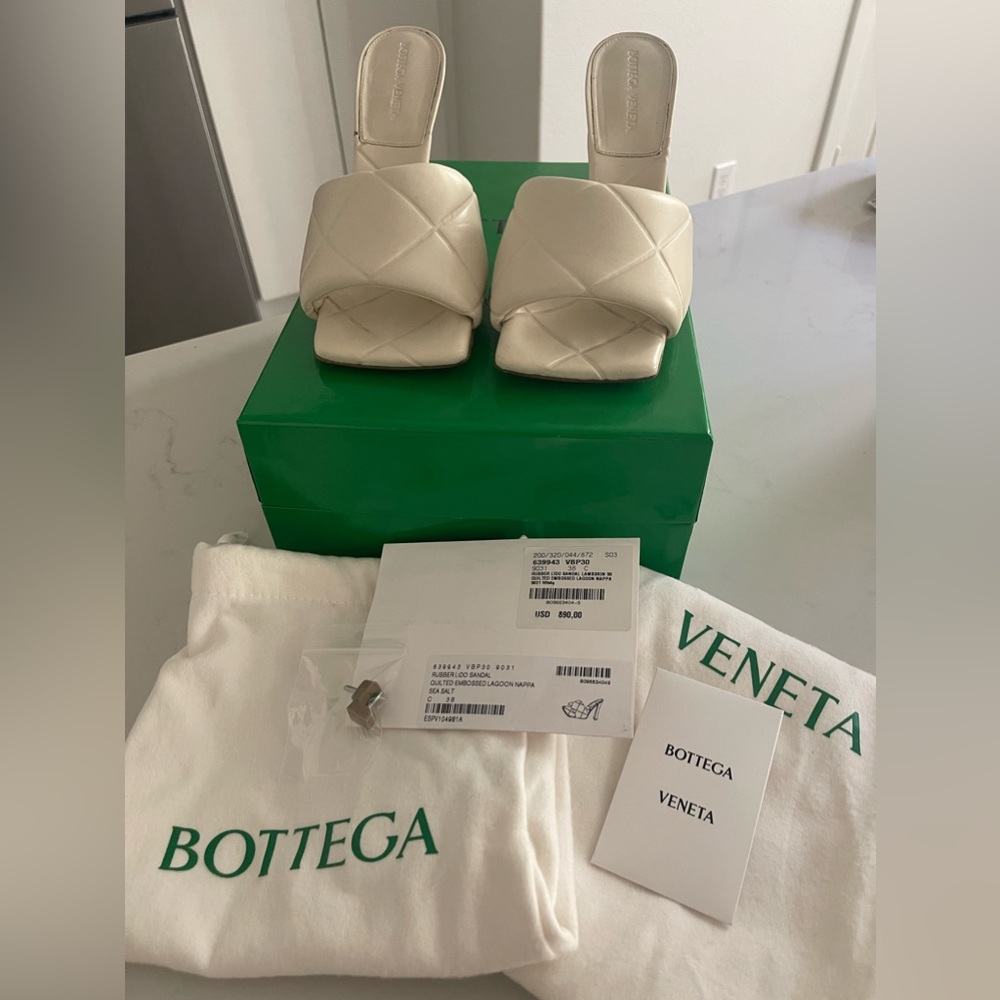 Authentic Bottega Veneta Lido Sandal in Sea Salt